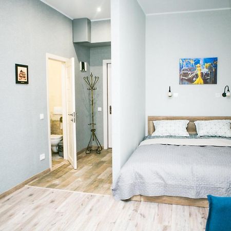Appartamento Luxury Flat In Downtown Leopoli Esterno foto