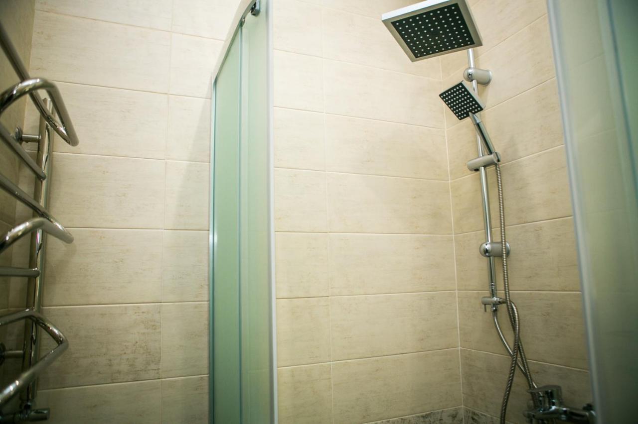 Appartamento Luxury Flat In Downtown Leopoli Esterno foto