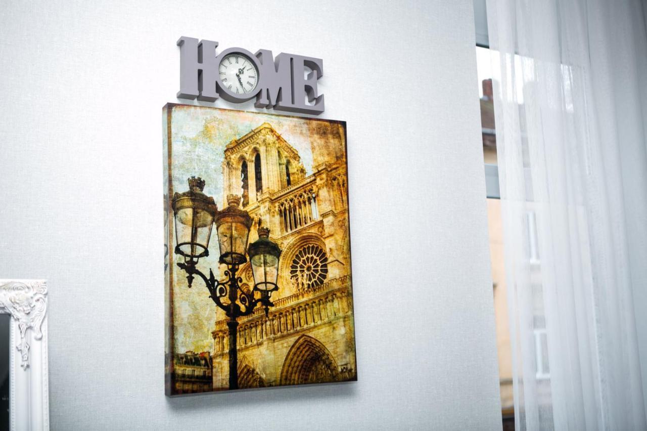 Appartamento Luxury Flat In Downtown Leopoli Esterno foto