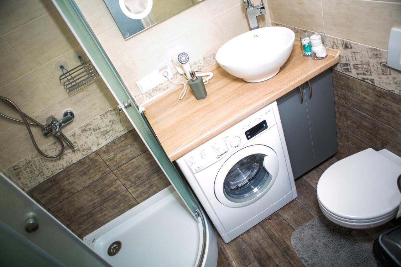 Appartamento Luxury Flat In Downtown Leopoli Esterno foto