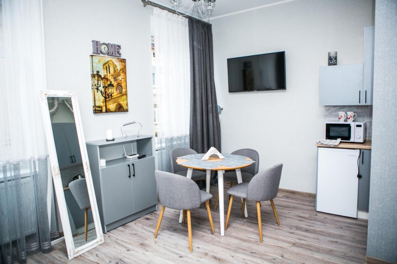 Appartamento Luxury Flat In Downtown Leopoli Esterno foto