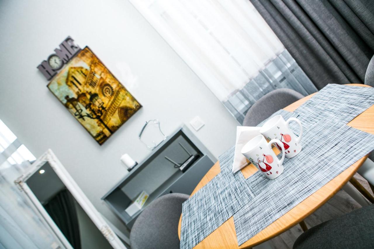Appartamento Luxury Flat In Downtown Leopoli Esterno foto